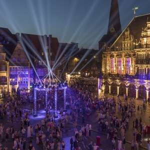 Bildmotiv Eröffnung II: Marktplatz mit Rathaus
